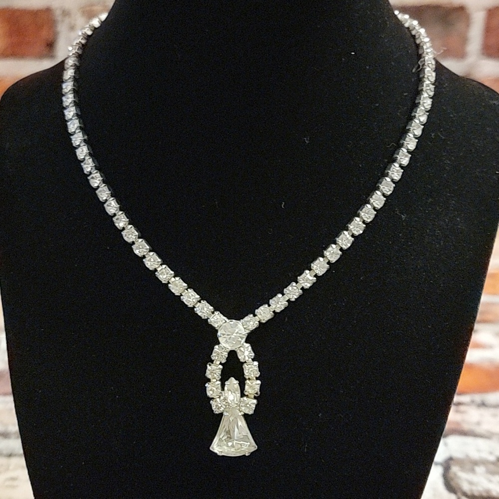 Elegant Silver Toned Rhinestone Necklace